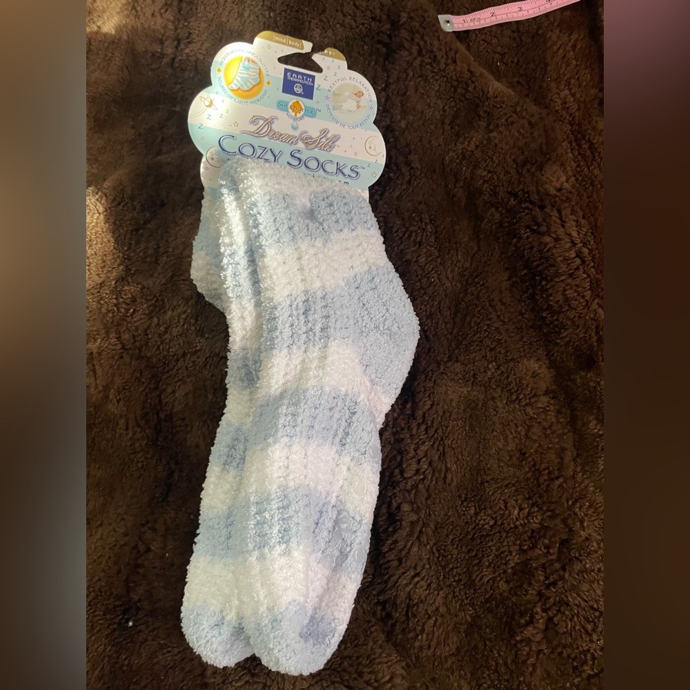 Dream Silk  4 pairs of fluffy socks